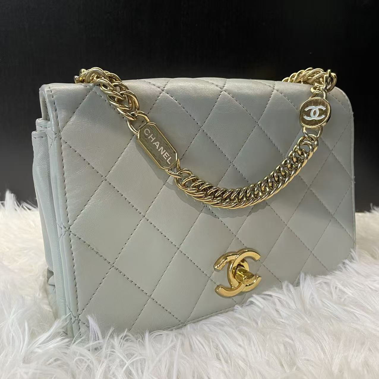 (Preowned) CHANEL 23C early spring enamel buckle diamond grid pattern mouth cover bag sheepskin crossbody shoulder bag