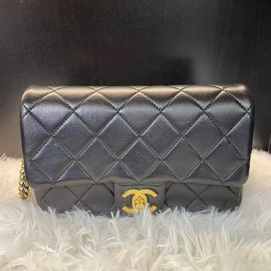 (Preowned) CHANEL Golden buckle diamond grid retro pattern
