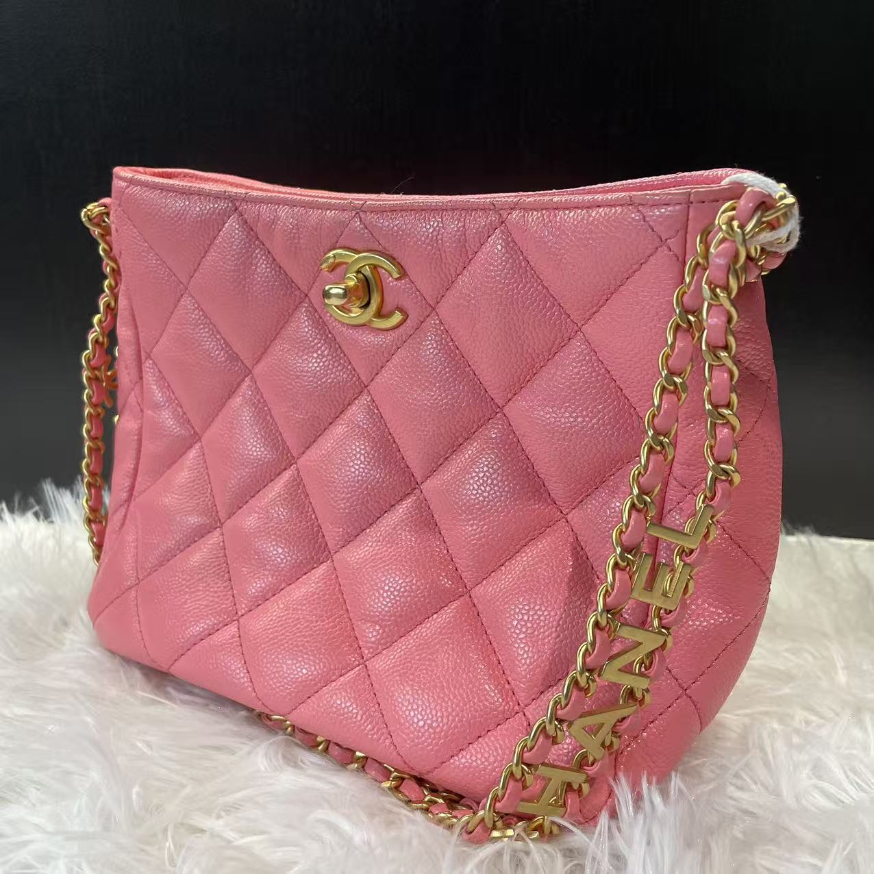 (Preowned) CHANEL Particle embossed cowhide Shoulder bag, crossbody bag, handbag