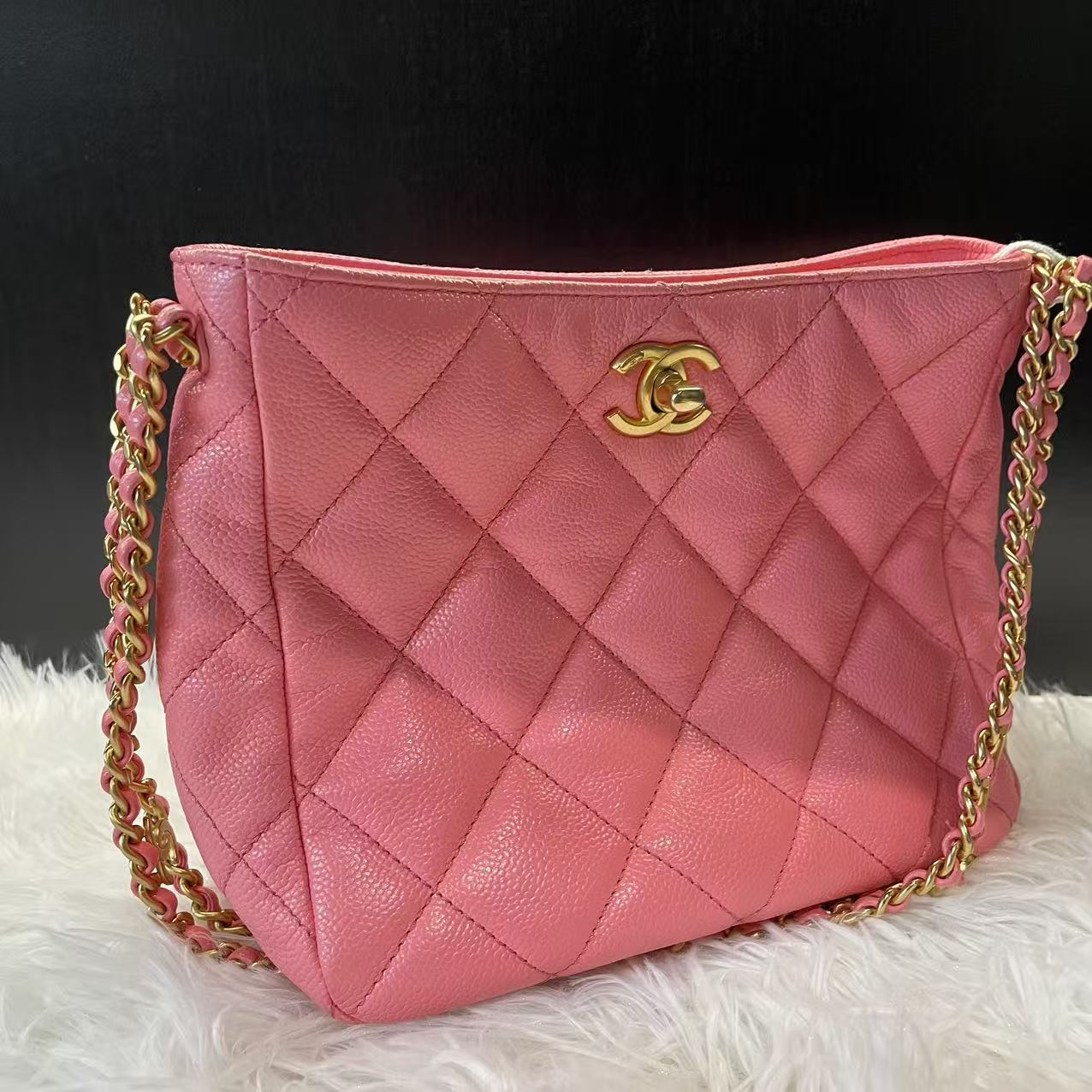 (Preowned) CHANEL Particle embossed cowhide Shoulder bag, crossbody bag, handbag