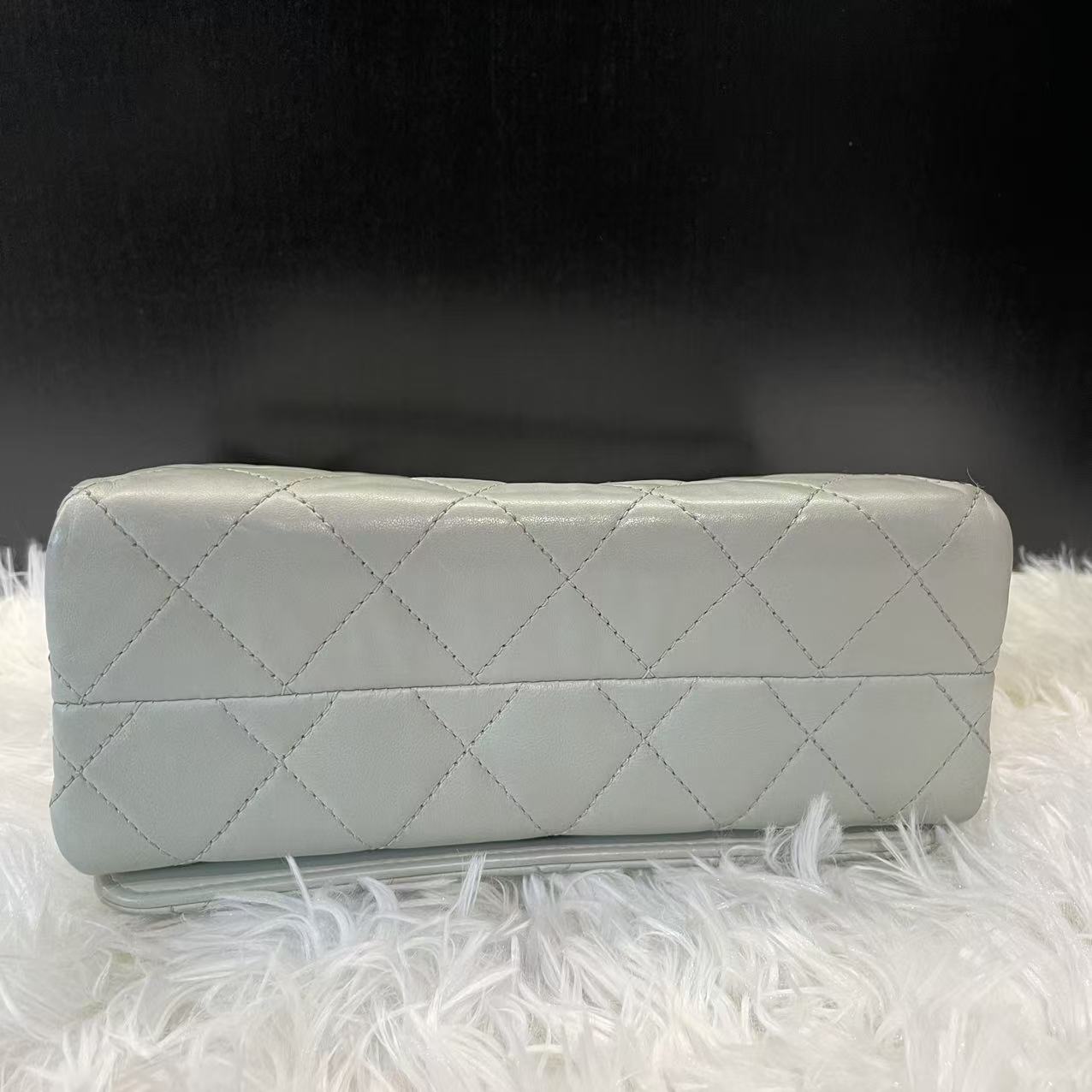 (Preowned) CHANEL 23C early spring enamel buckle diamond grid pattern mouth cover bag sheepskin crossbody shoulder bag