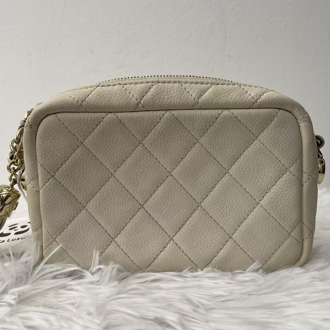 (Preowned) CHANEL Frosted caviar cowhide camera bag