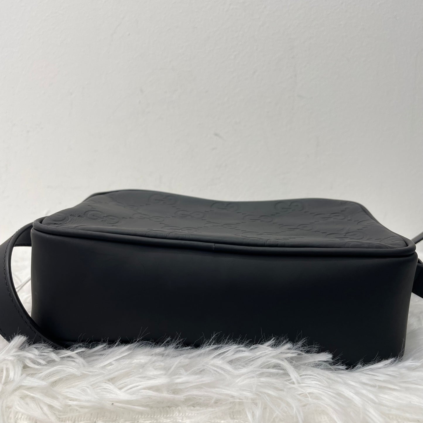(Preowned) GUCCI camera bag, emprient leather