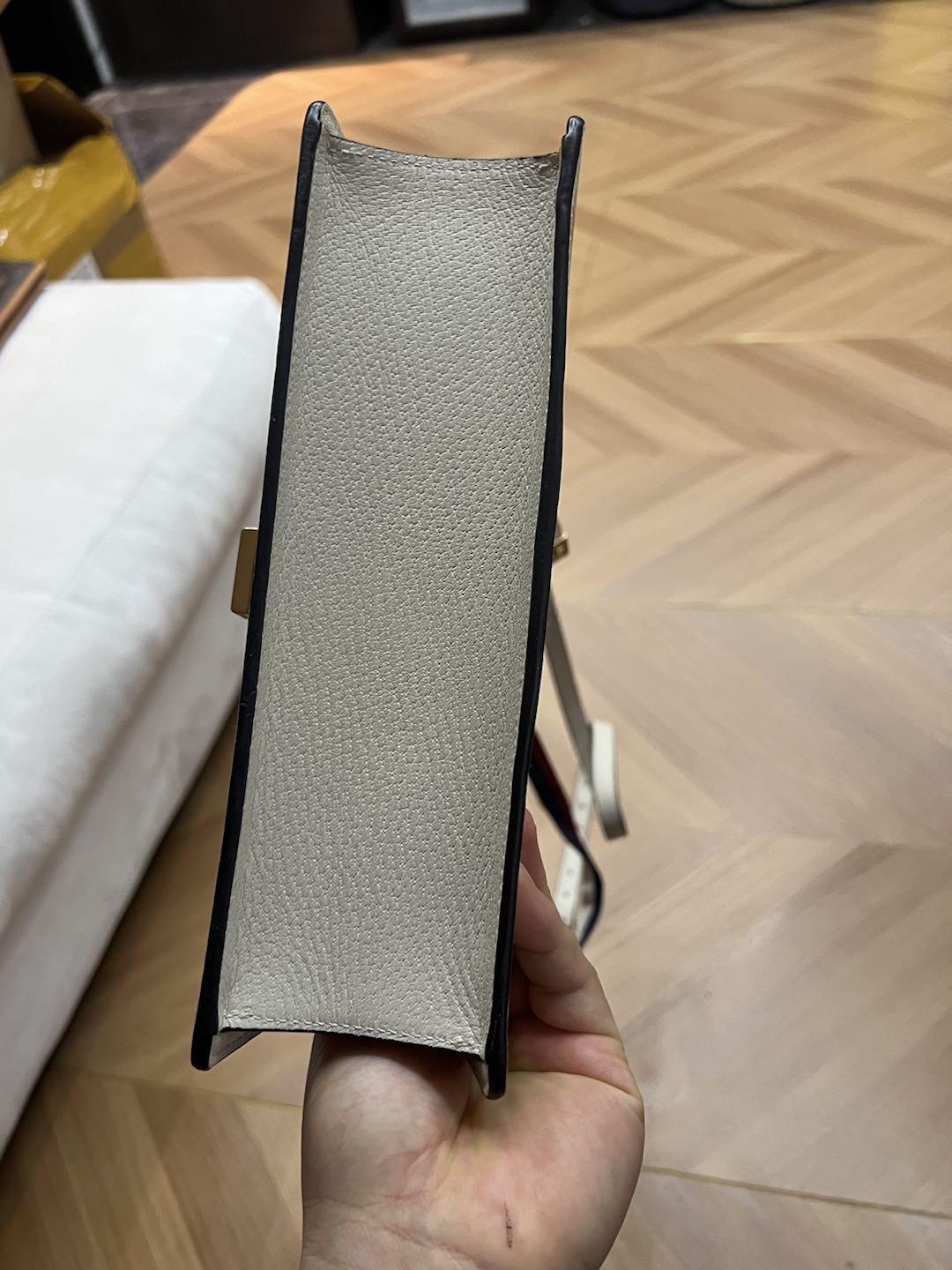 (Preowned) GUCCI Sylvie White