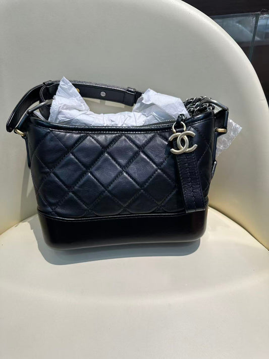 (Preowned) CHANEL Gabrielle 19A PM BLACK
