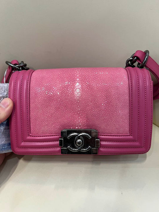 (Preowned) CHANEL Classic pearl fish skin