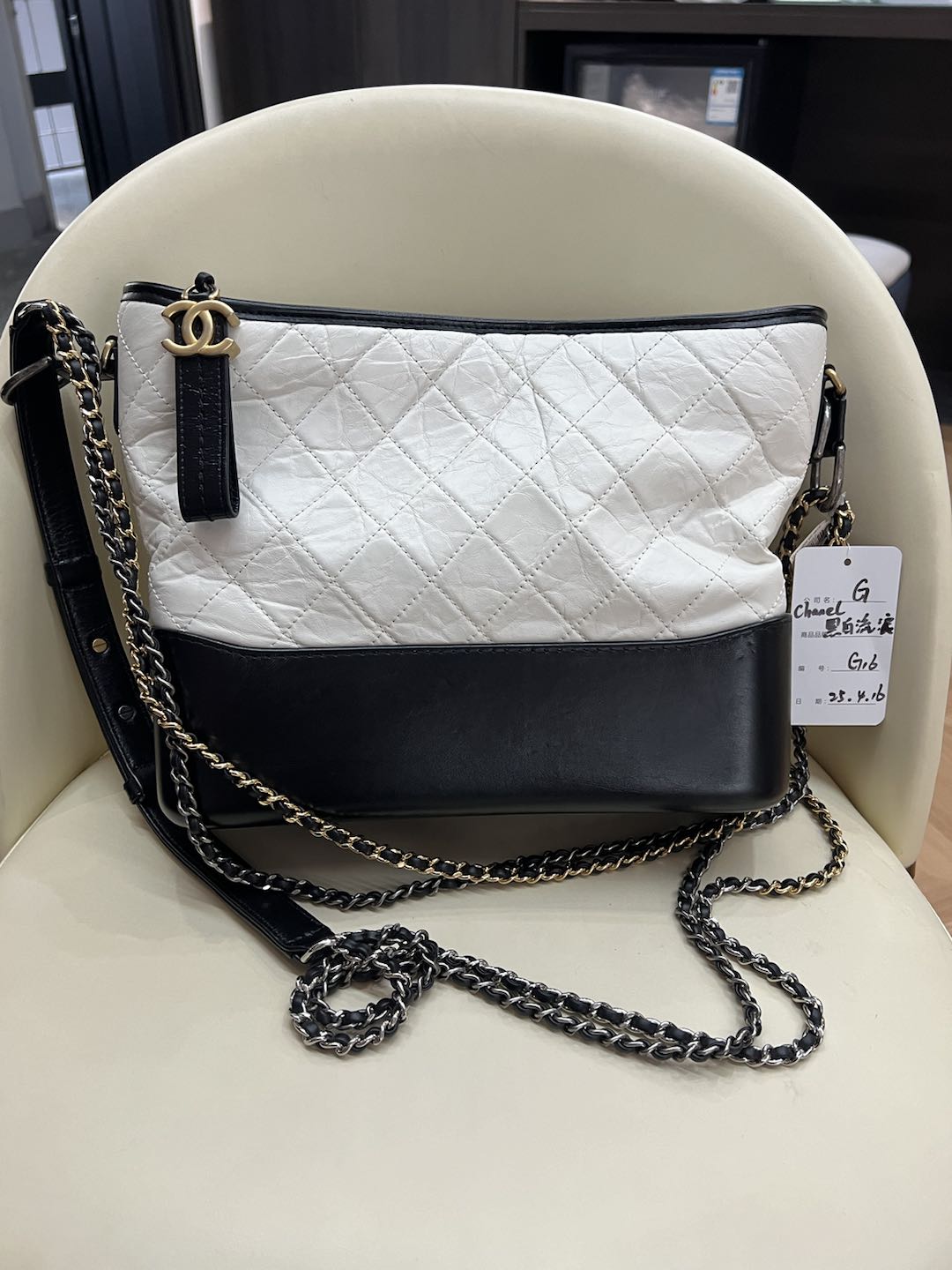 (Preowned) CHANEL Gabrielle Hobo MM