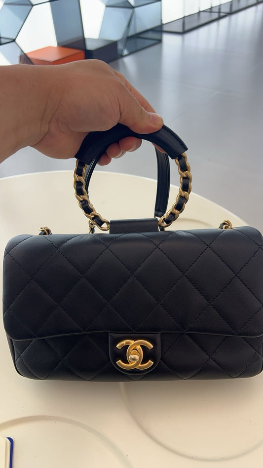 (Preowned) CHANEL Gold logo circular handle diamond leather chain BLACK