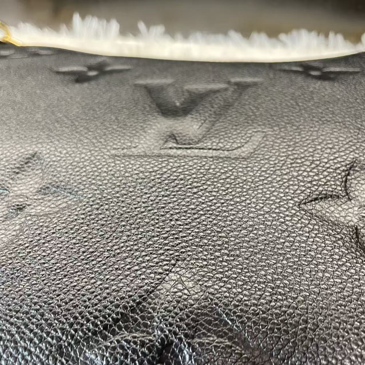 (Preowned) LOUIS VUITTON Loop Hobo