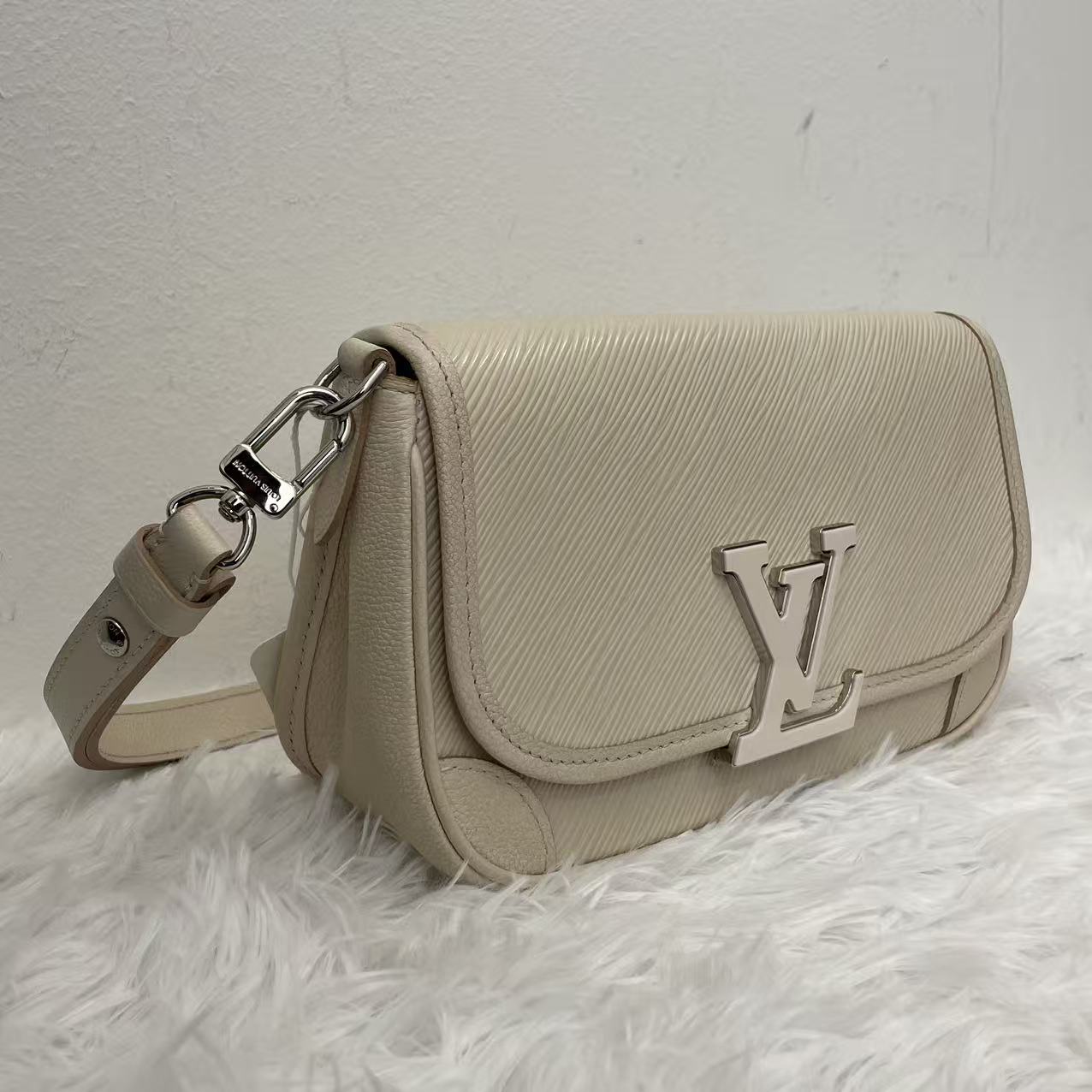 (Preowned) LOUIS VUITTON Buci