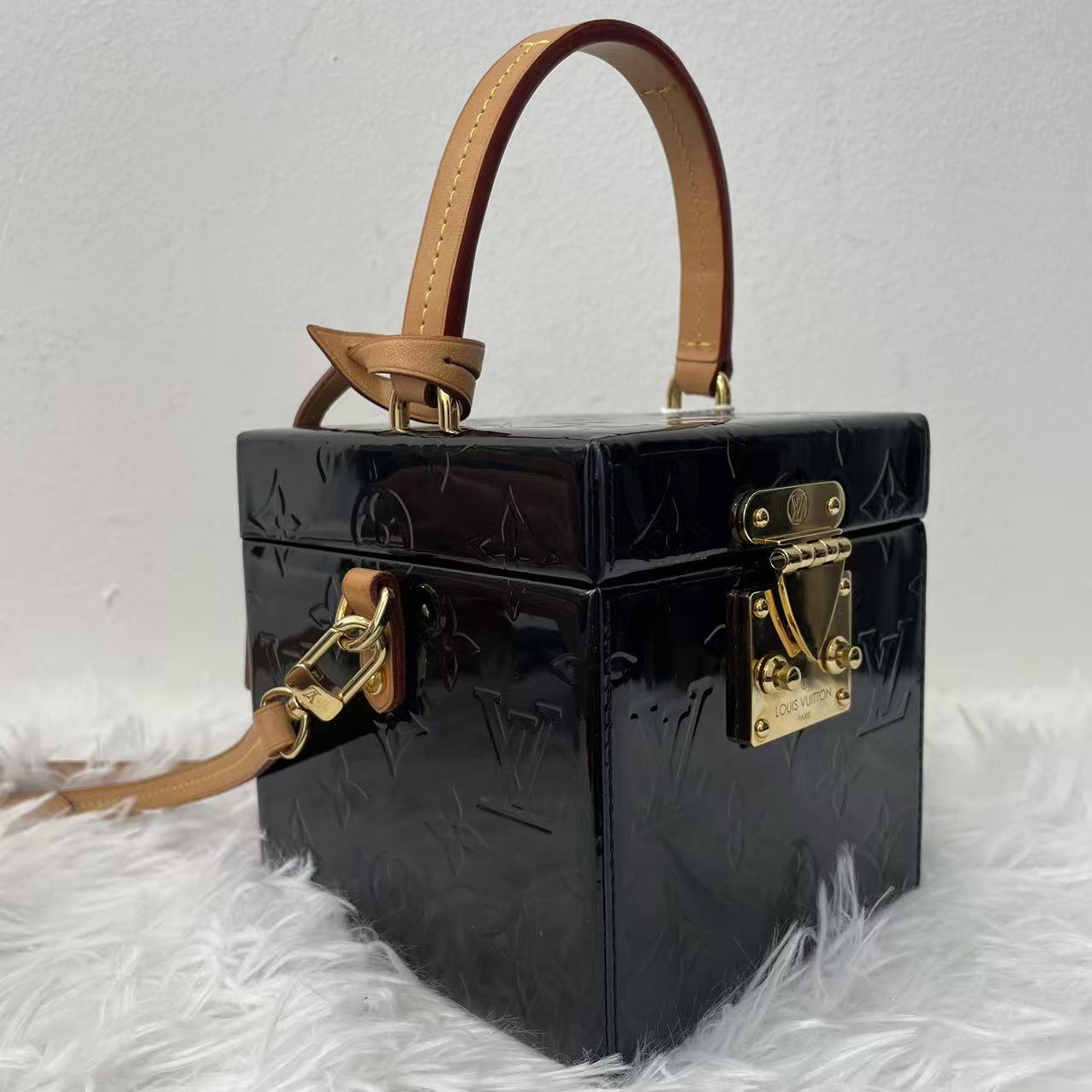 (Preowned) LOUIS VUITTON Bleecker Bos