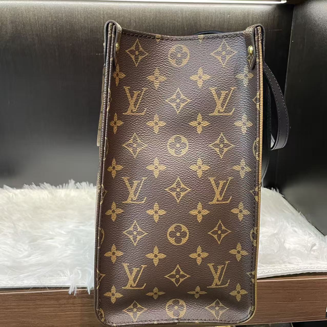 (Preowned) LOUIS VUITTON ON THE GO