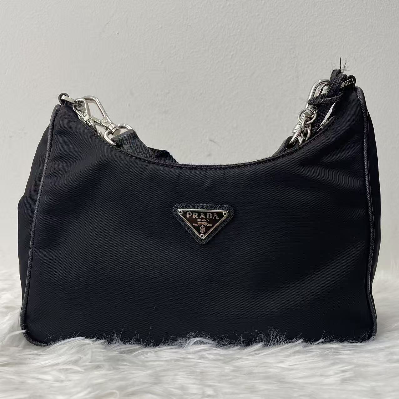 (Preowned) PRADA Re-Edition 2005