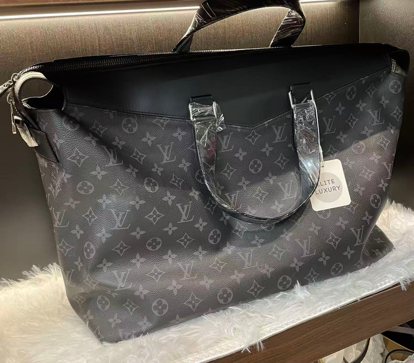 (Preowned) LOUIS VUITTON Exploer
