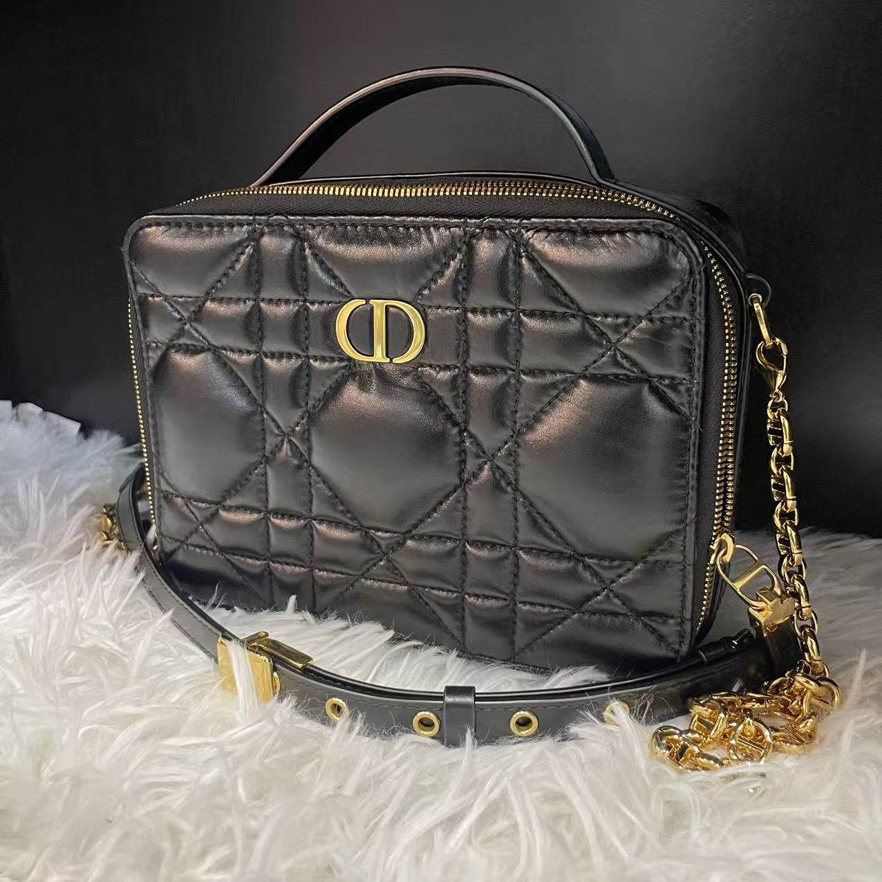(Preowned) DIOR Logo quilted with oversized rattan grid pattern BLACK