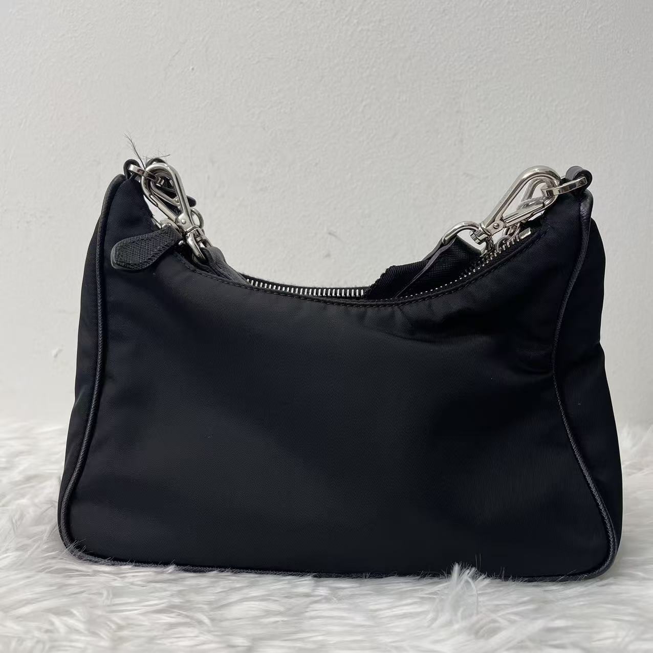 (Preowned) PRADA Re-Edition 2005