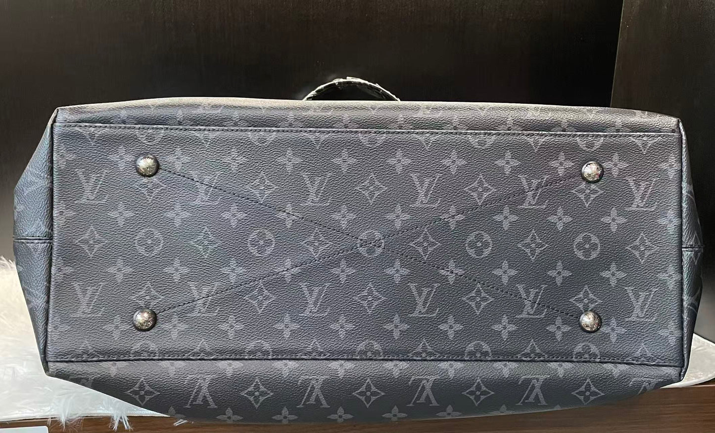 (Preowned) LOUIS VUITTON Exploer