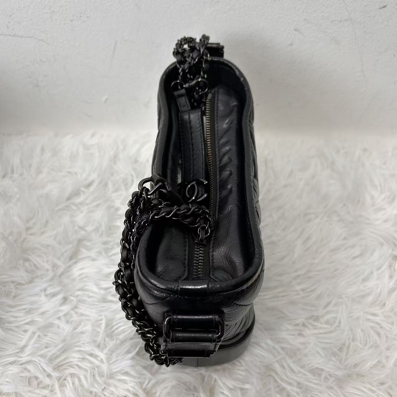 (Preowned) CHANEL GabrielleSo Black V-pattern