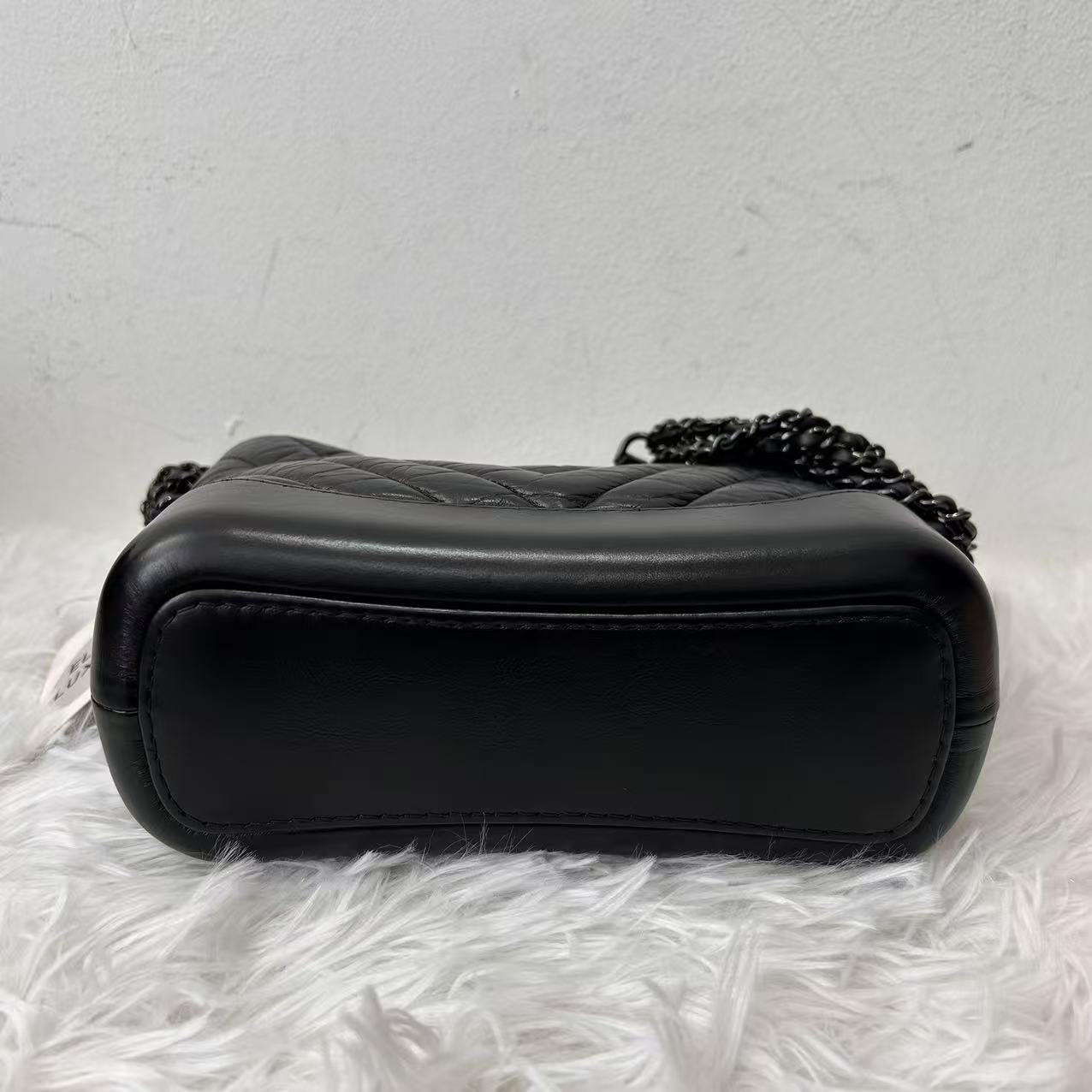 (Preowned) CHANEL GabrielleSo Black V-pattern