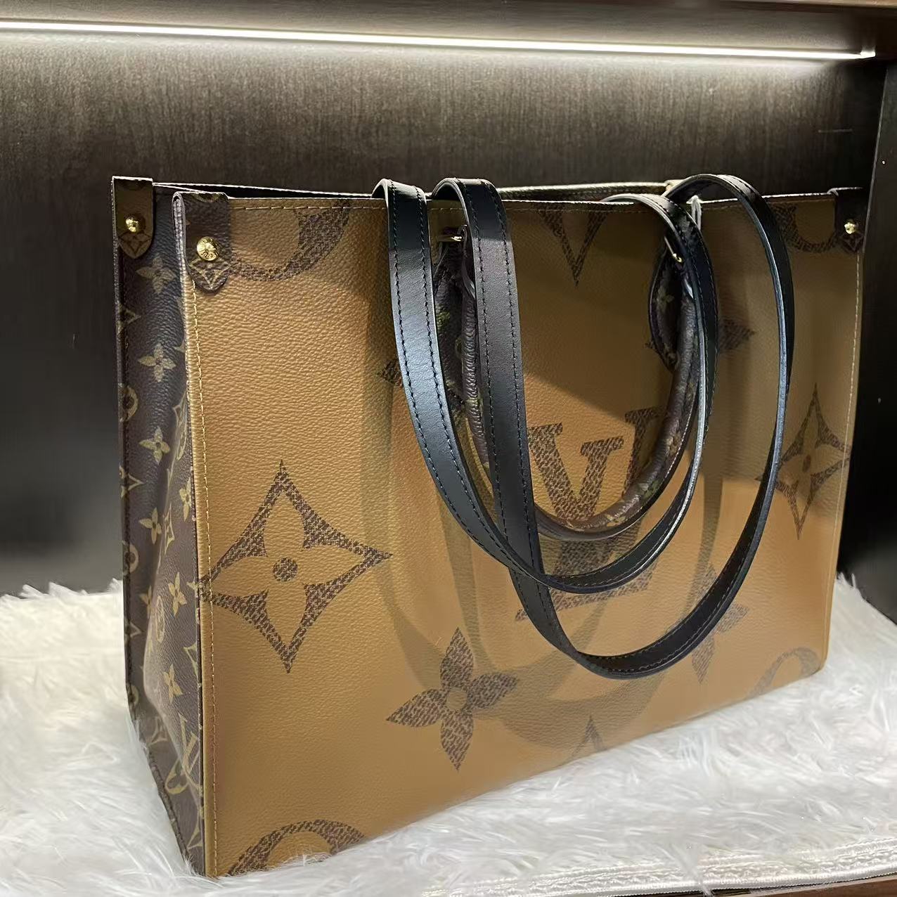 (Preowned) LOUIS VUITTON ON THE GO