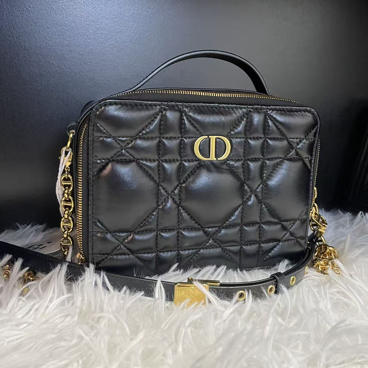 (Preowned) DIOR Logo quilted with oversized rattan grid pattern BLACK