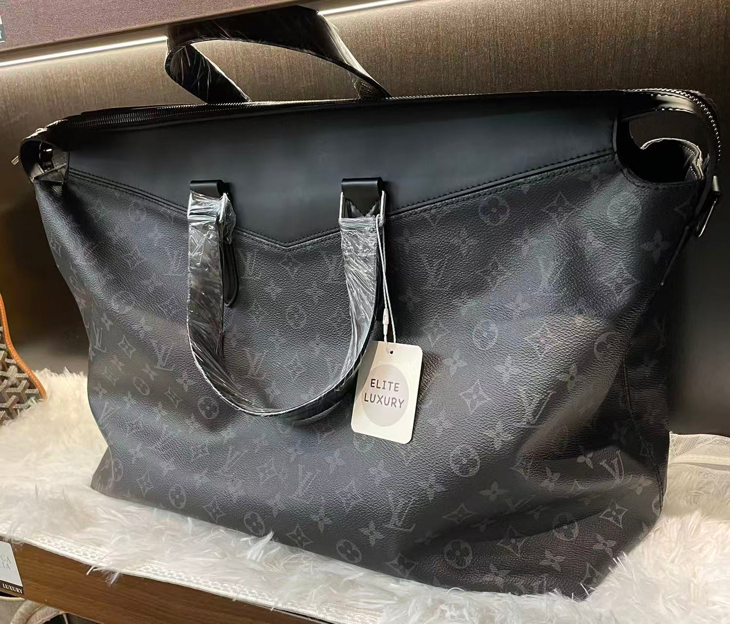 (Preowned) LOUIS VUITTON Exploer