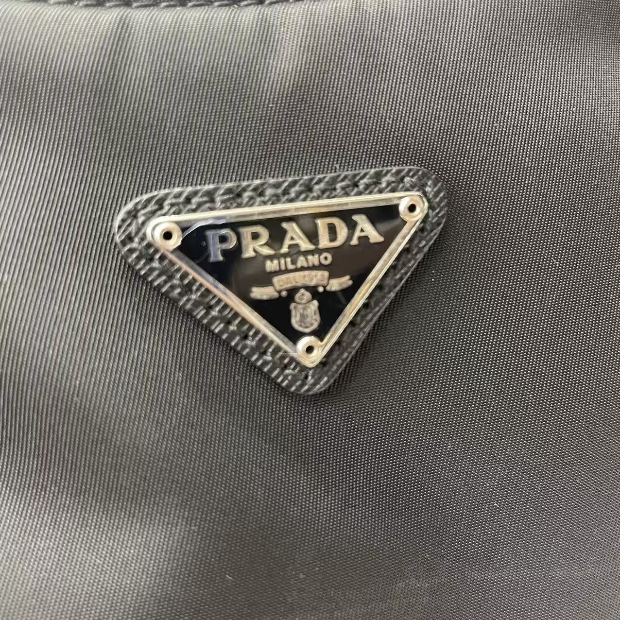 (Preowned) PRADA Re-Edition 2005