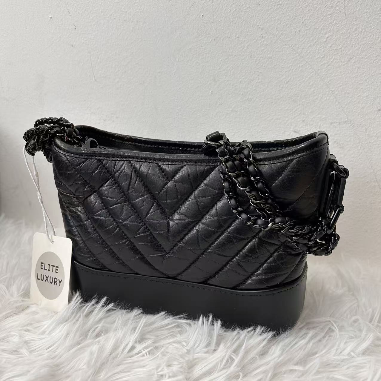 (Preowned) CHANEL GabrielleSo Black V-pattern