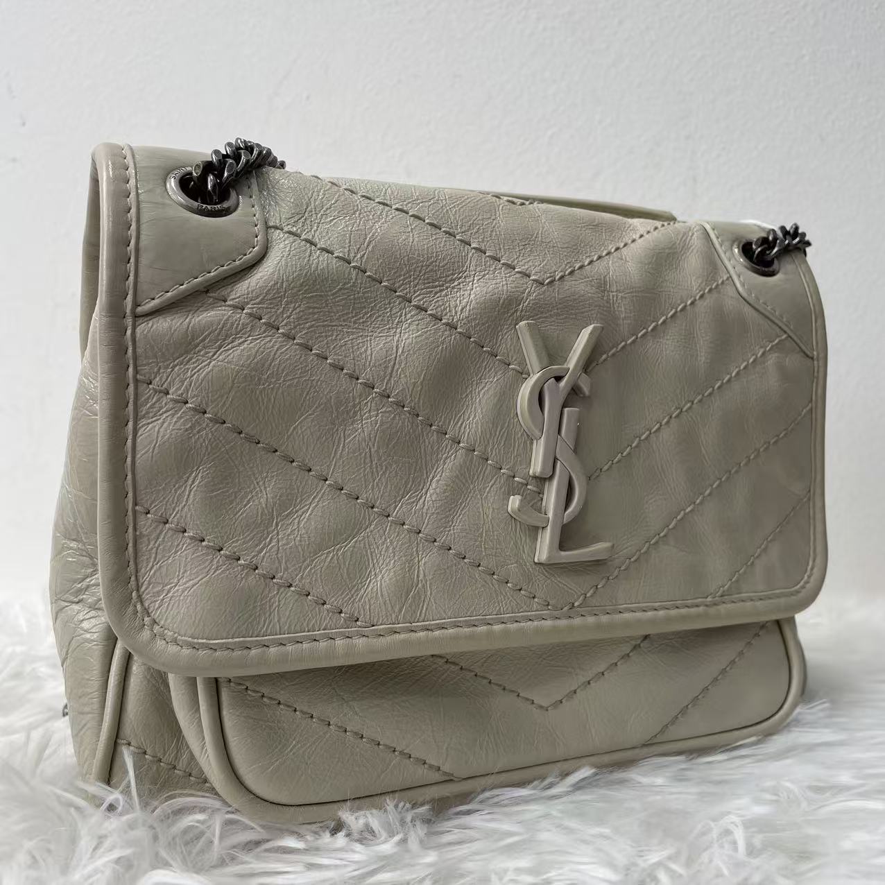 (Preowned) SAINT LAURENT YSL Niki Logo White