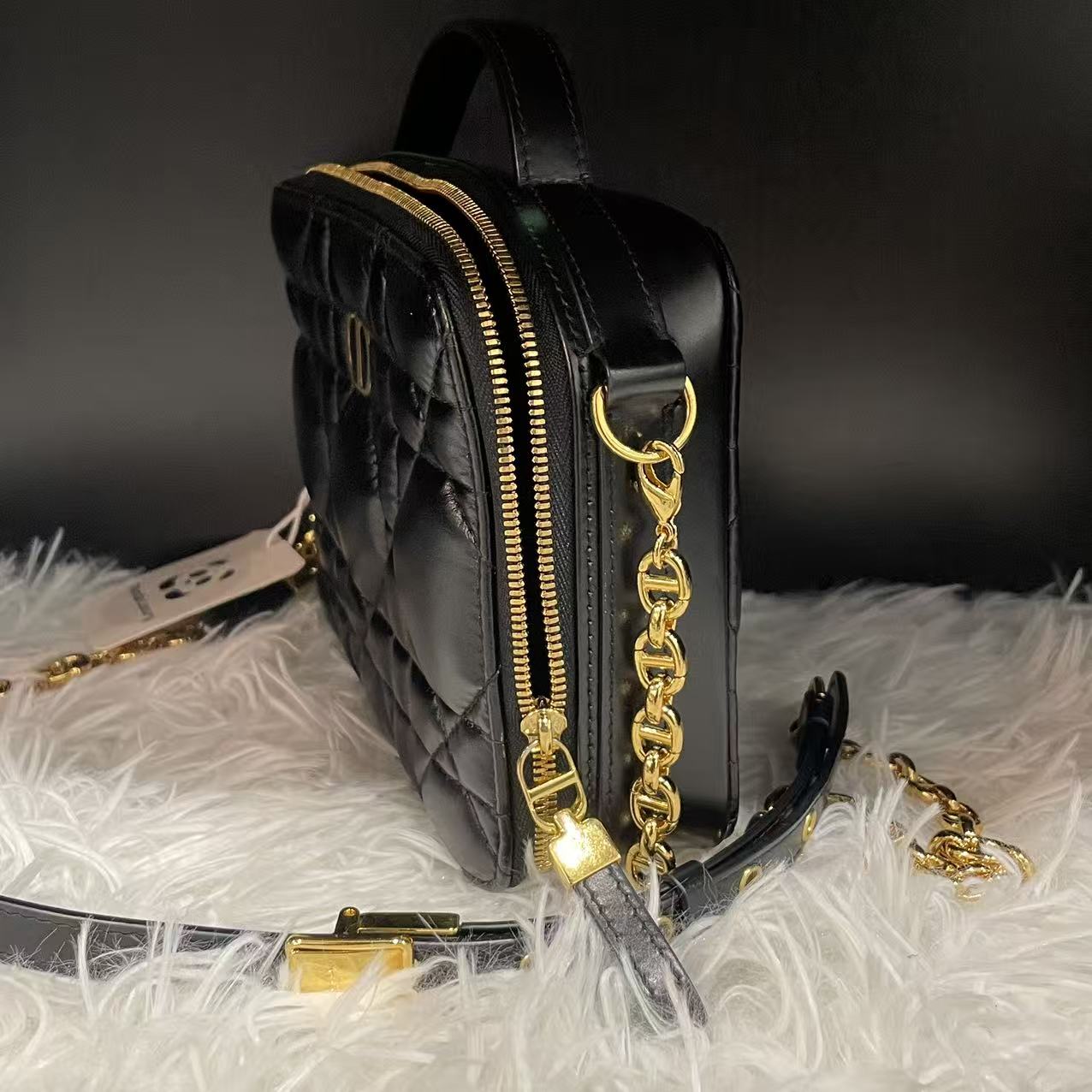 (Preowned) DIOR Logo quilted with oversized rattan grid pattern BLACK