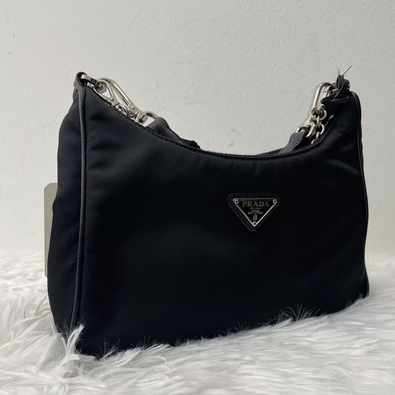 (Preowned) PRADA Re-Edition 2005