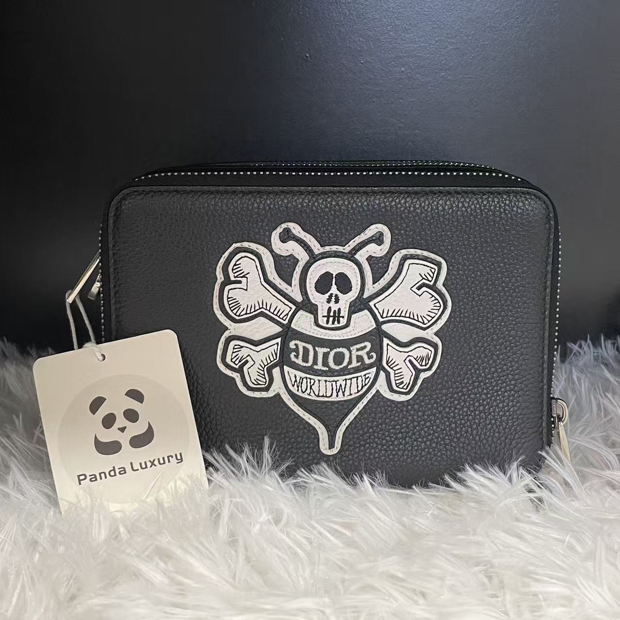 (Preowned) DIOR DIOR x Shawn collaboration, grainy small bee embroidery, cowhide leather, messenger bag for men, black