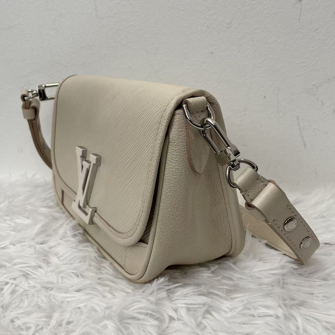 (Preowned) LOUIS VUITTON Buci